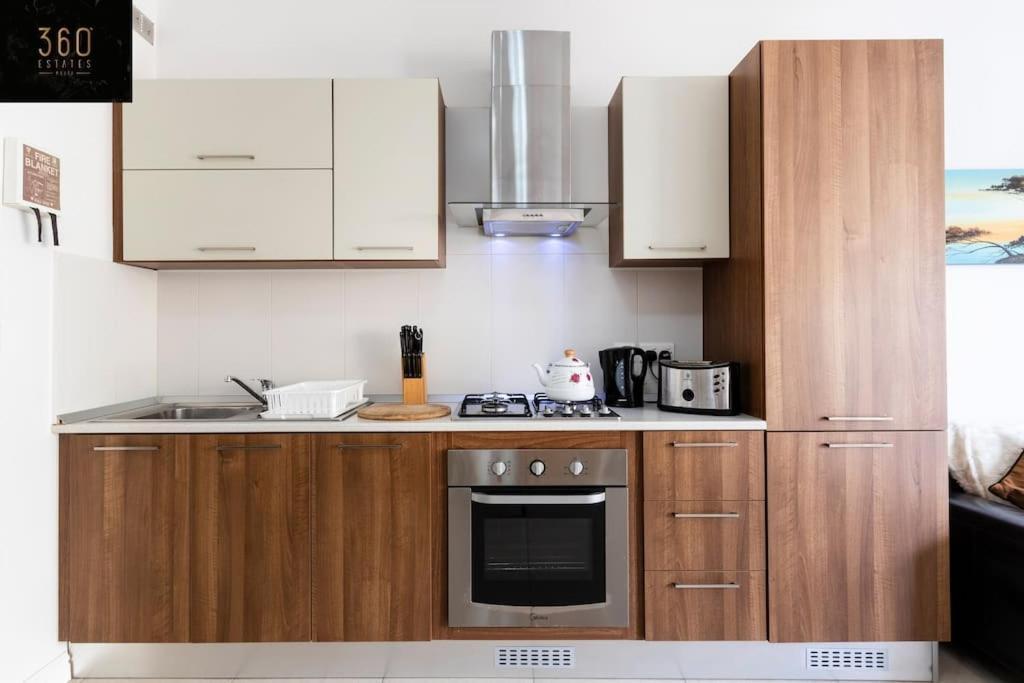 Beautiful, Top Notch 1 Bedroom Apt Just Off The Coast By 360 Estates Сейнт Полс Бей Екстериор снимка